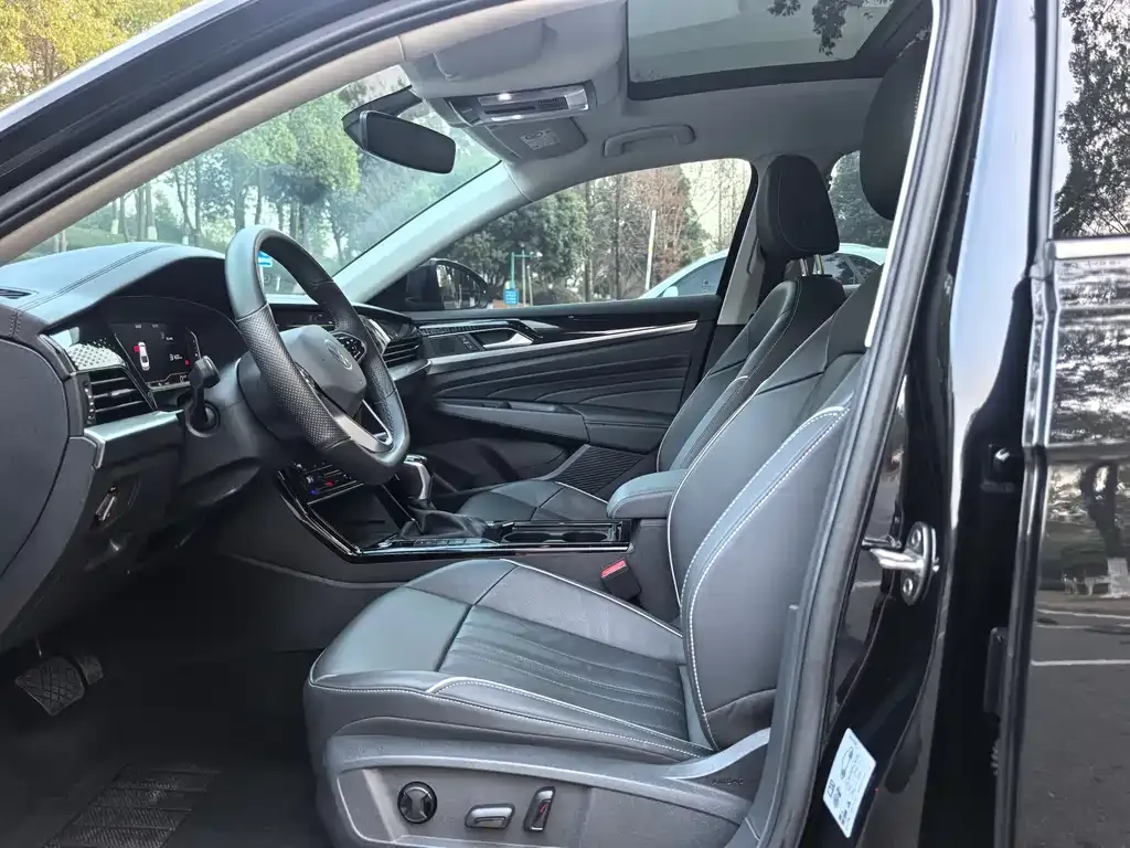 Volkswagen Passat 2023 из CN, фото 2