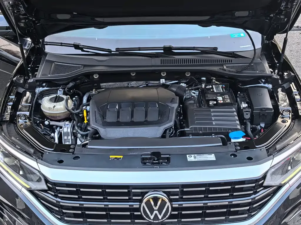 Volkswagen Passat 2023 из CN, фото 4