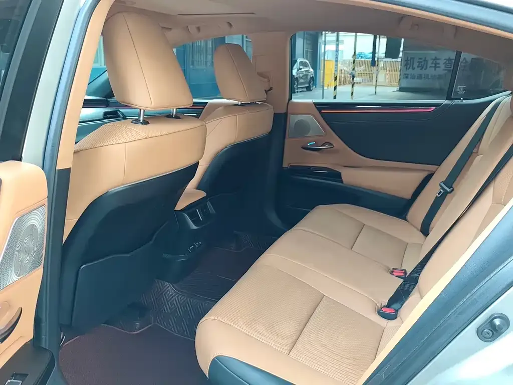 Lexus ES 2022 из CN, фото 2
