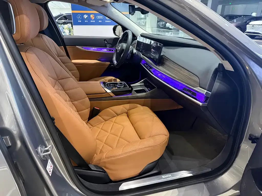 BMW 7 Series 2024 из CN, фото 6