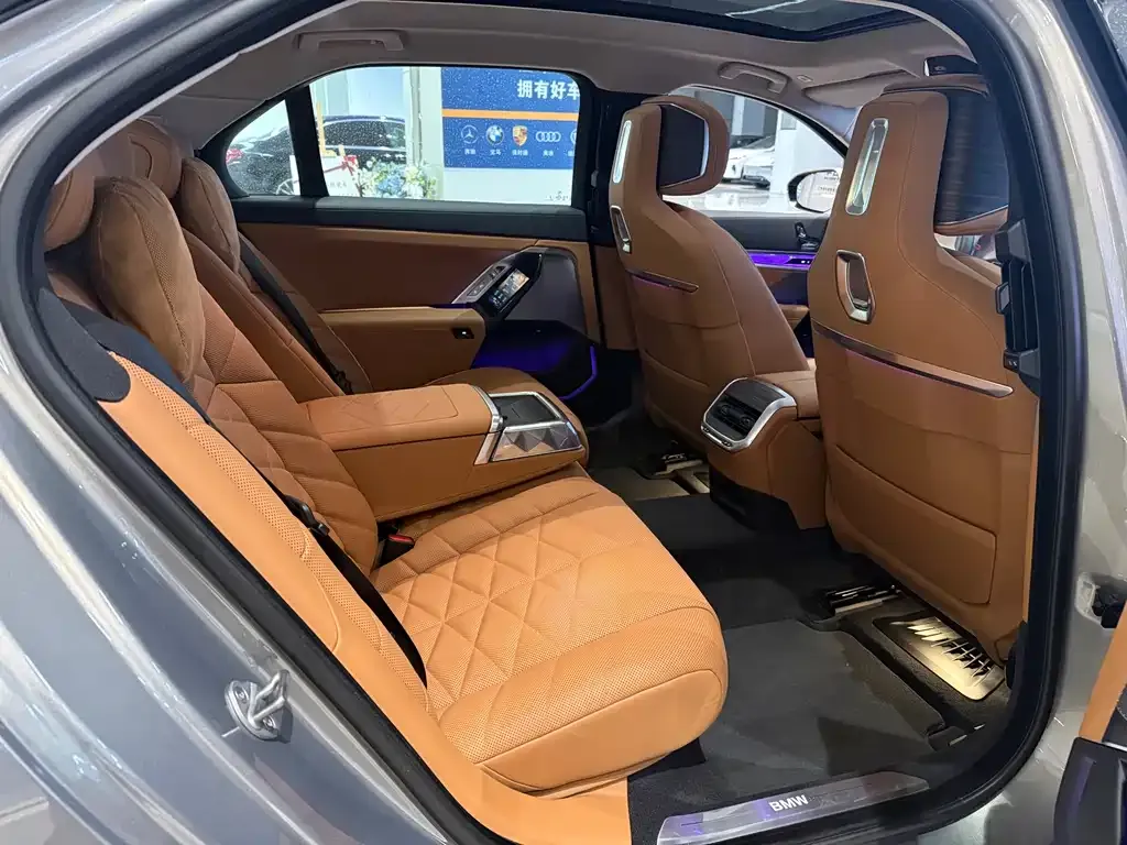 BMW 7 Series 2024 из CN, фото 9