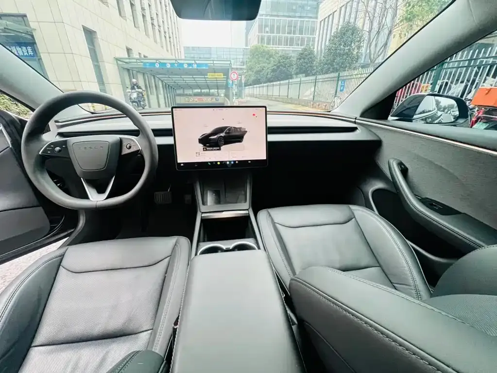 Tesla Model 3 — фото 2