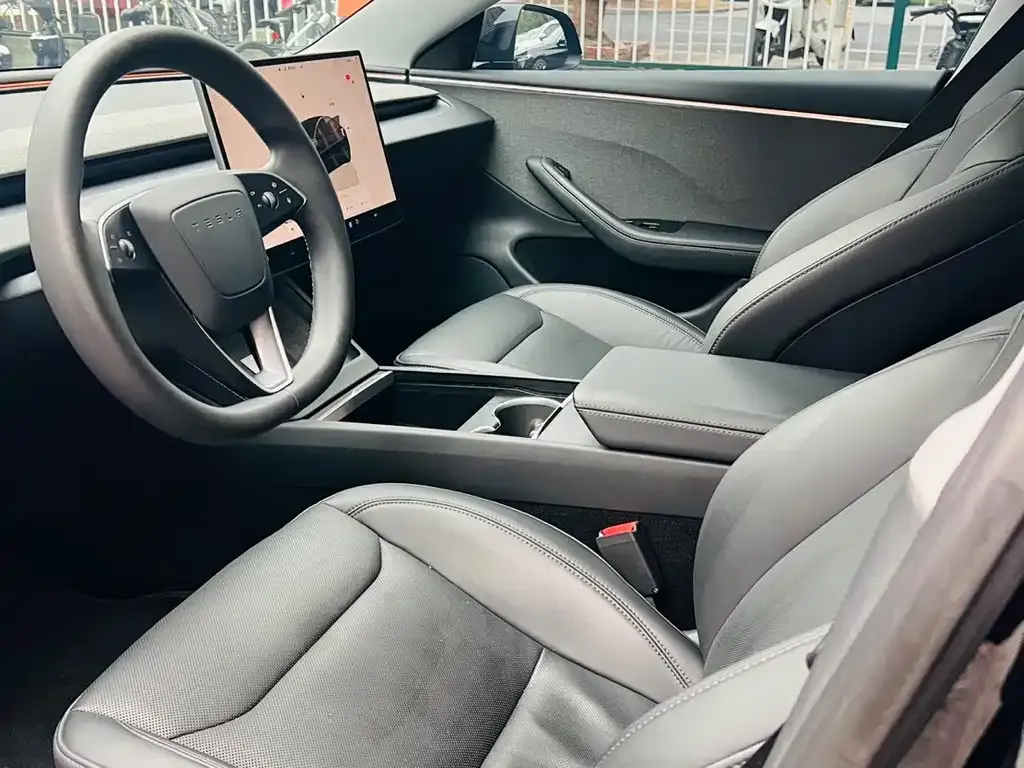 Tesla Model 3 — фото 7