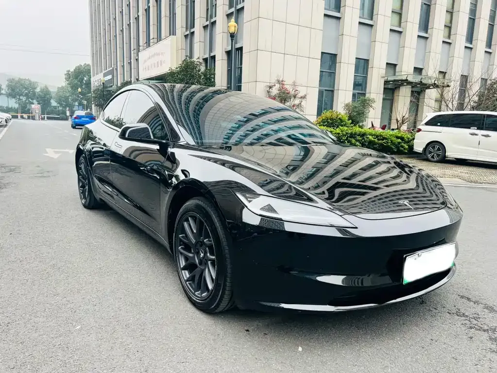 Tesla Model 3 — фото 9