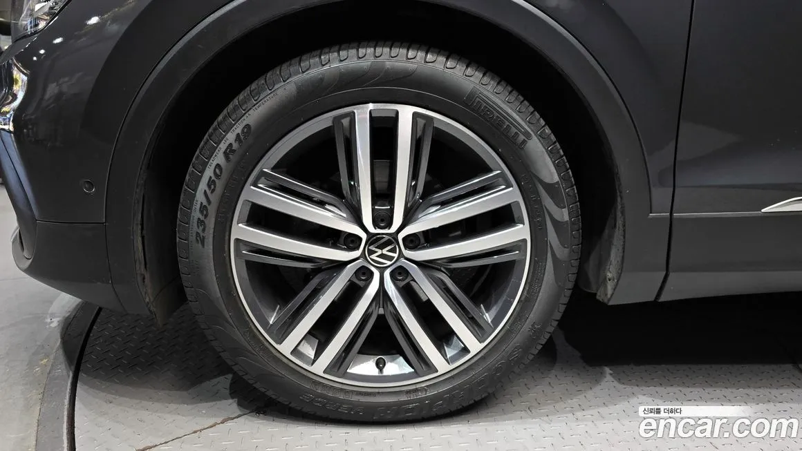 Volkswagen Tiguan — фото 7