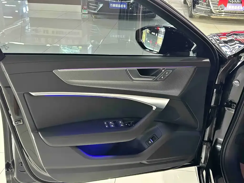 Audi A6L 2024 из CN, фото 6