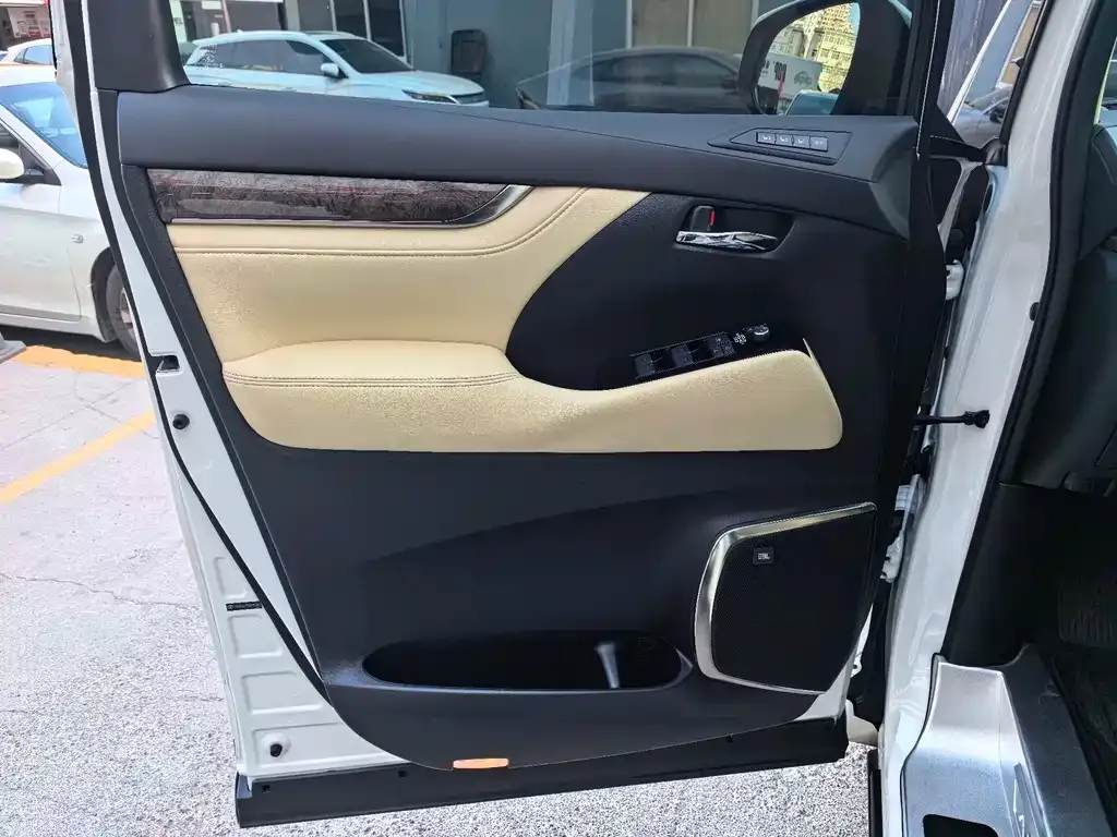 Toyota Alphard 2023 из CN, фото 10