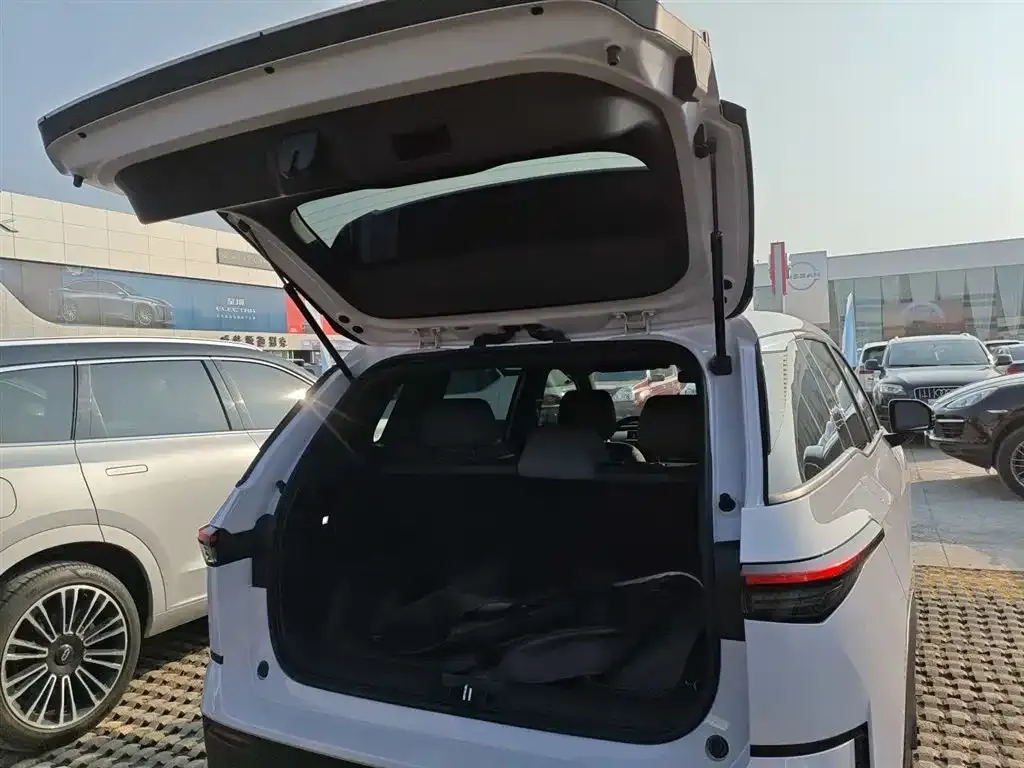 Toyota Platinum 3X 2025 из CN, фото 9