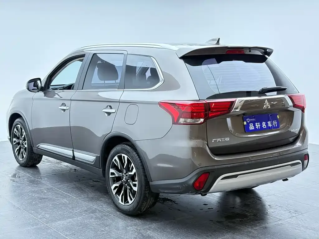 Mitsubishi Outlander 2021 из CN, фото 8