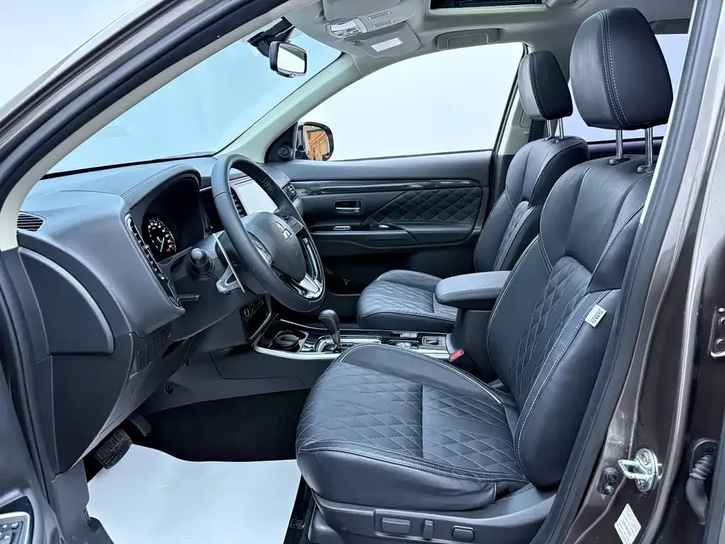 Mitsubishi Outlander 2021 из CN, фото 4