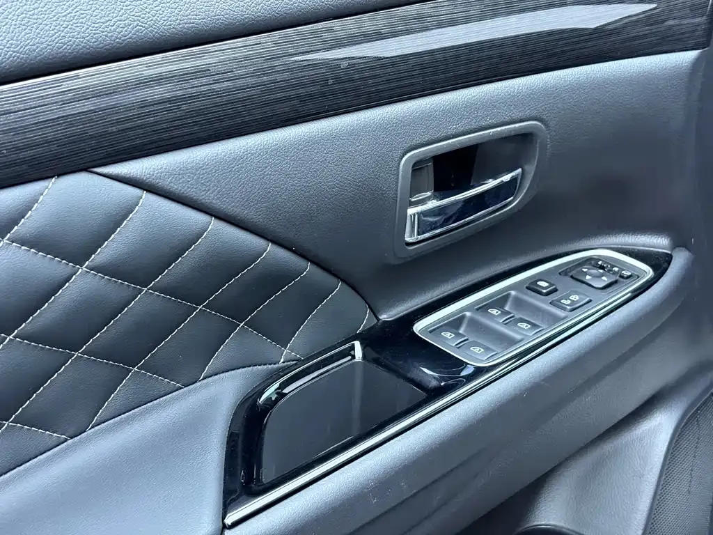 Mitsubishi Outlander 2021 из CN, фото 10