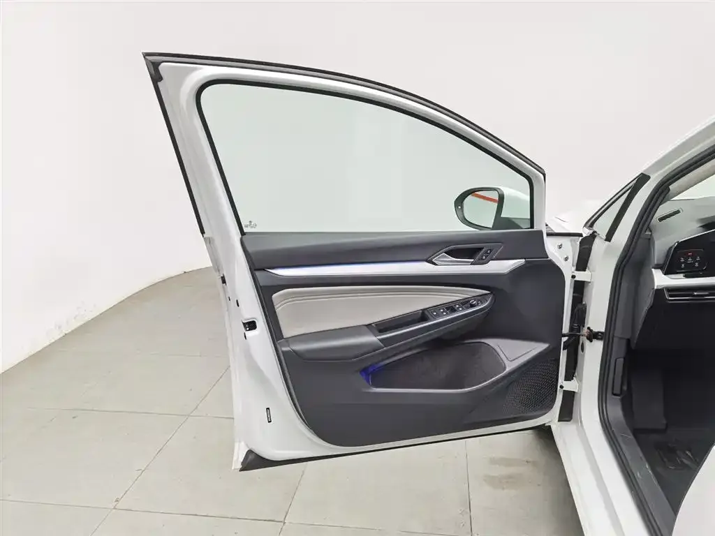 Volkswagen Golf 2021 из CN, фото 4