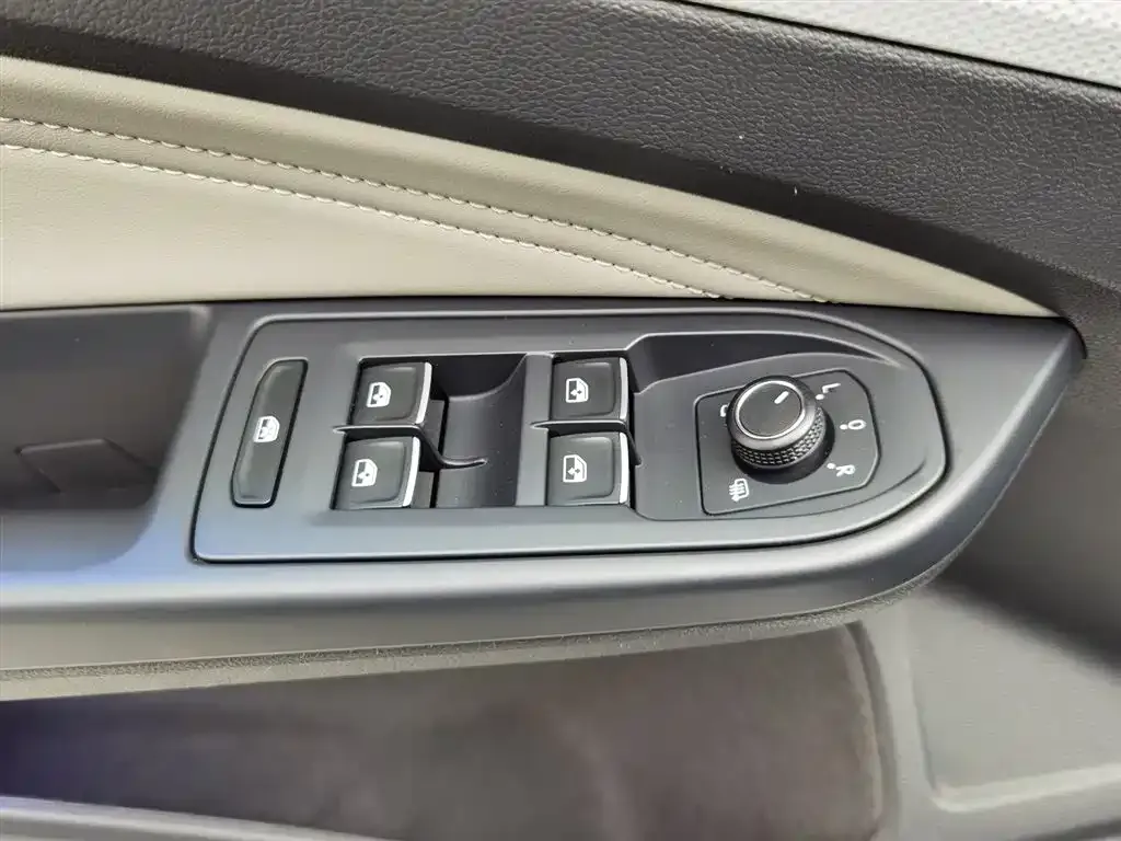 Volkswagen Golf 2021 из CN, фото 2