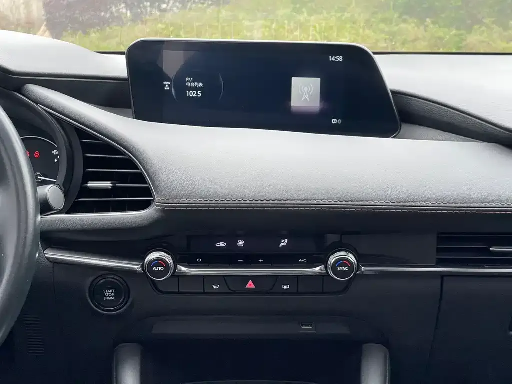 Mazda 3 Axela 2022 из CN, фото 4