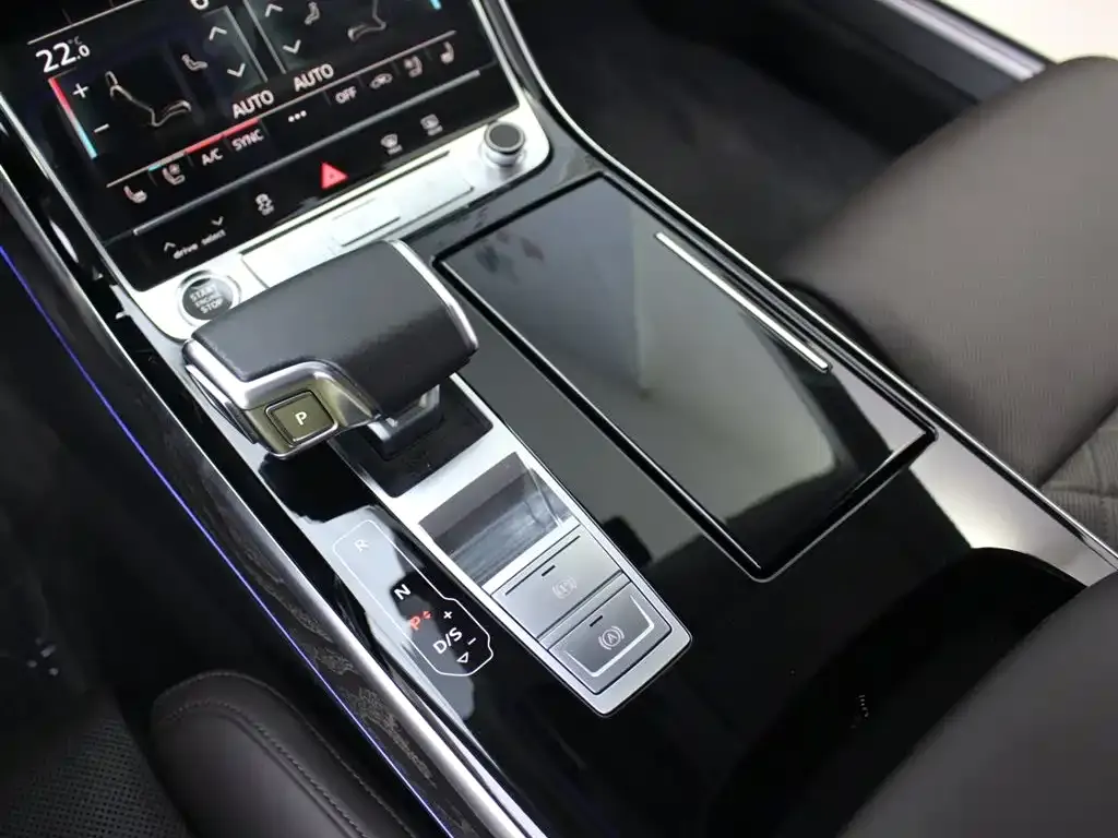 Audi A8 — фото 4