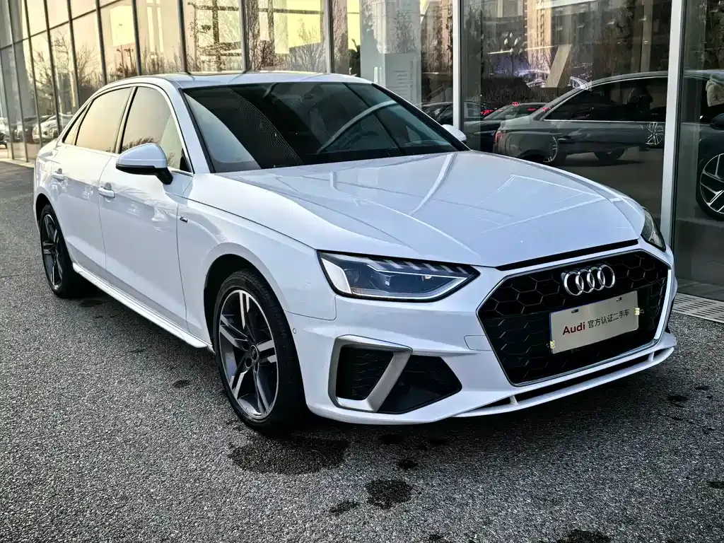 Audi A4L 2021 из CN, фото 2
