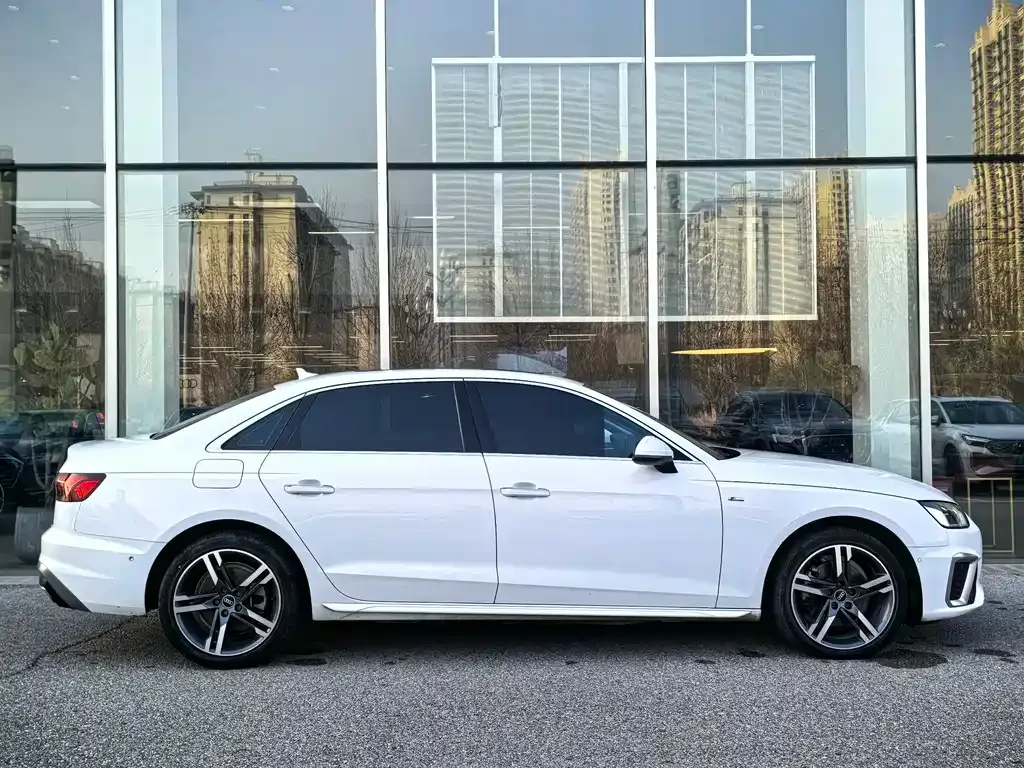 Audi A4L 2021 из CN, фото 8
