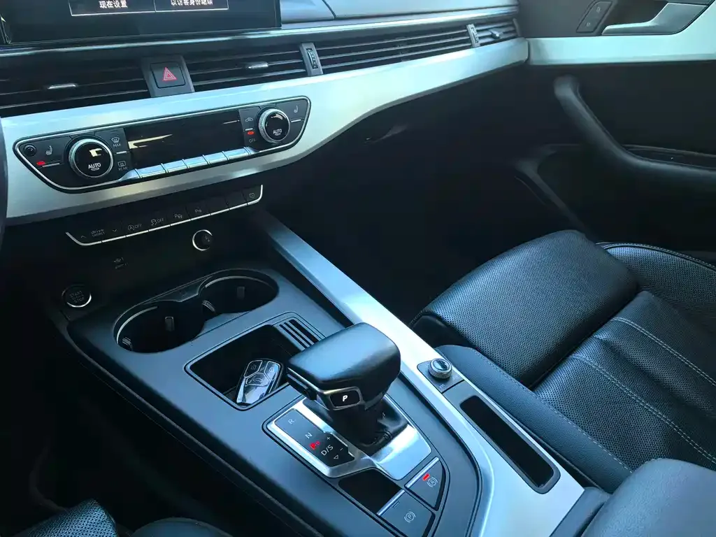 Audi A4L 2021 из CN, фото 3