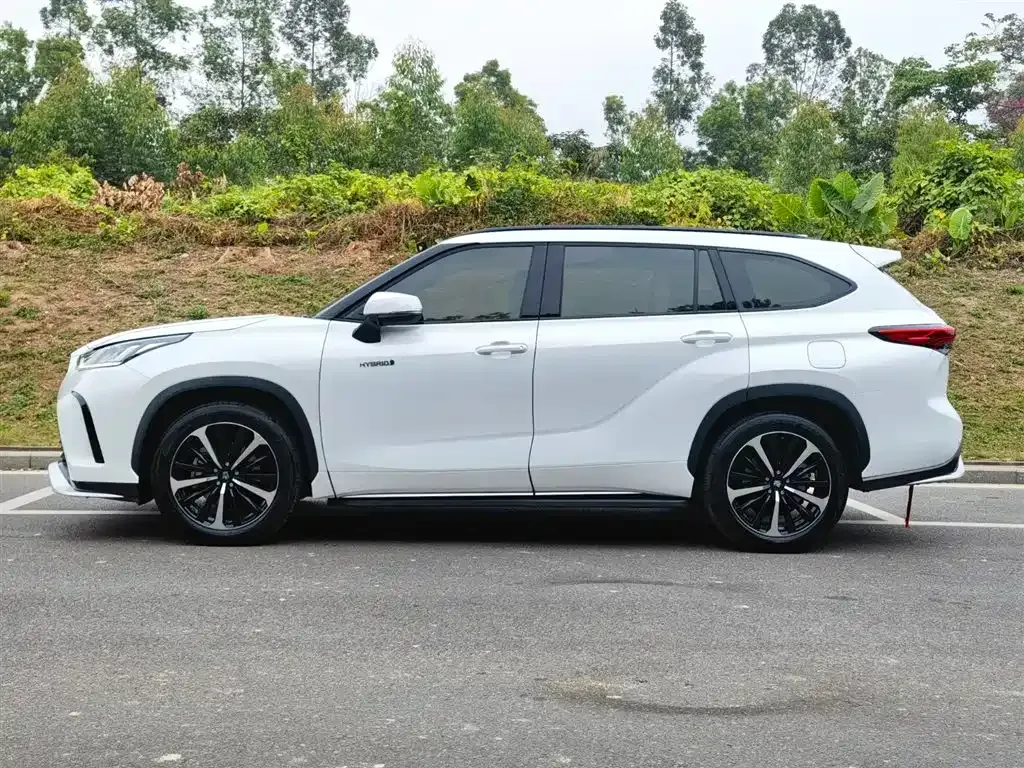 Toyota Crown Kluger 2021 из CN, фото 7