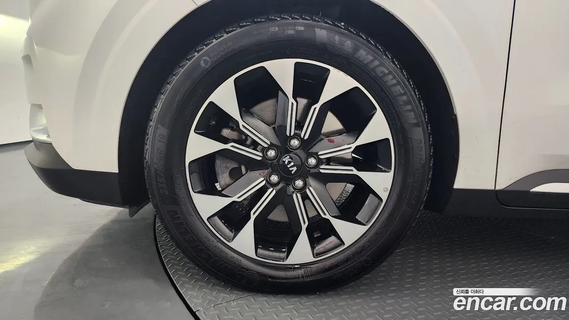 Kia Carnival — фото 10