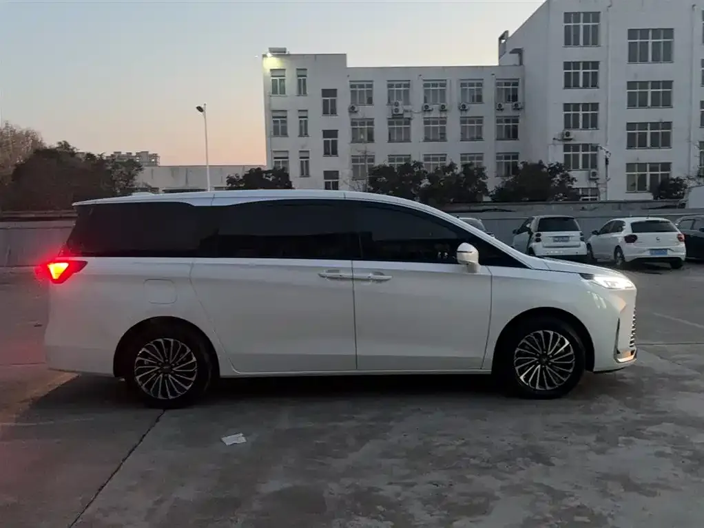 Buick GL8 Hybrid 2025 из CN, фото 4