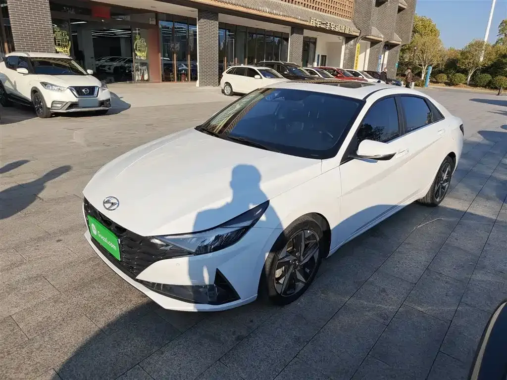 Hyundai Elantra 2023 из CN, фото 1