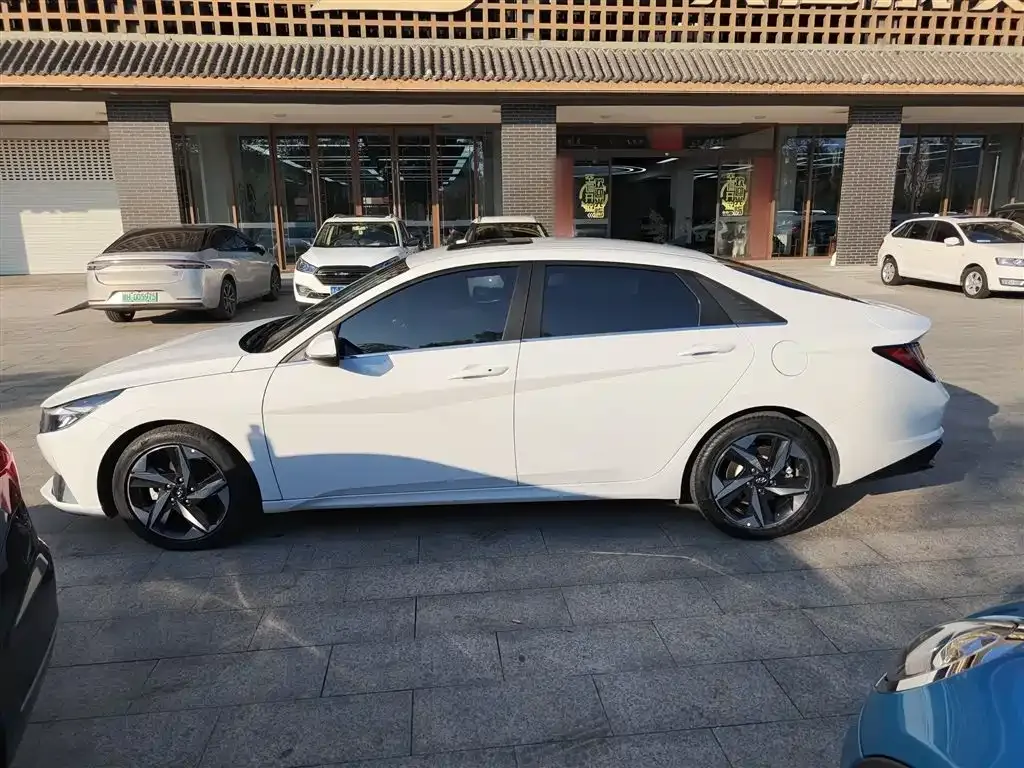 Hyundai Elantra 2023 из CN, фото 10