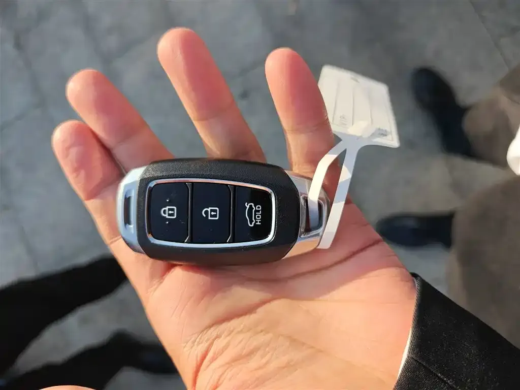 Hyundai Elantra 2023 из CN, фото 2