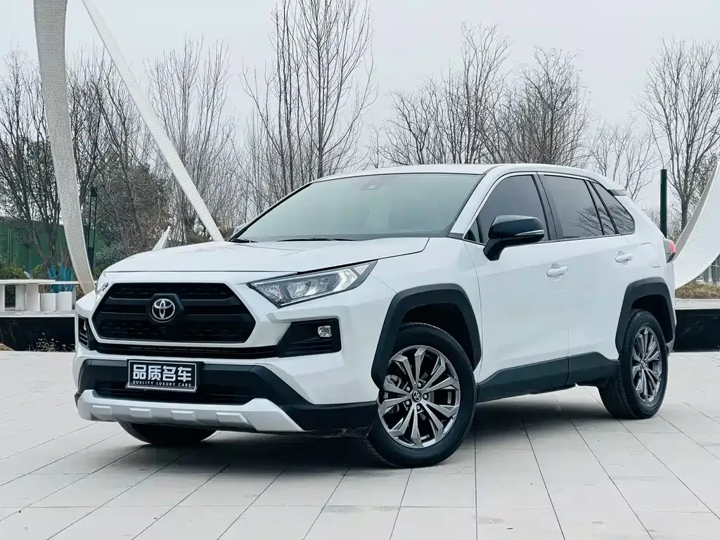 Toyota RAV4 2023 из CN, фото 1