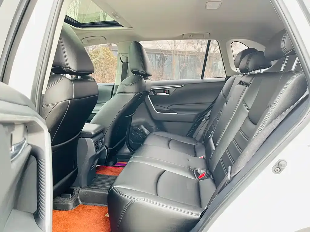 Toyota RAV4 2023 из CN, фото 9