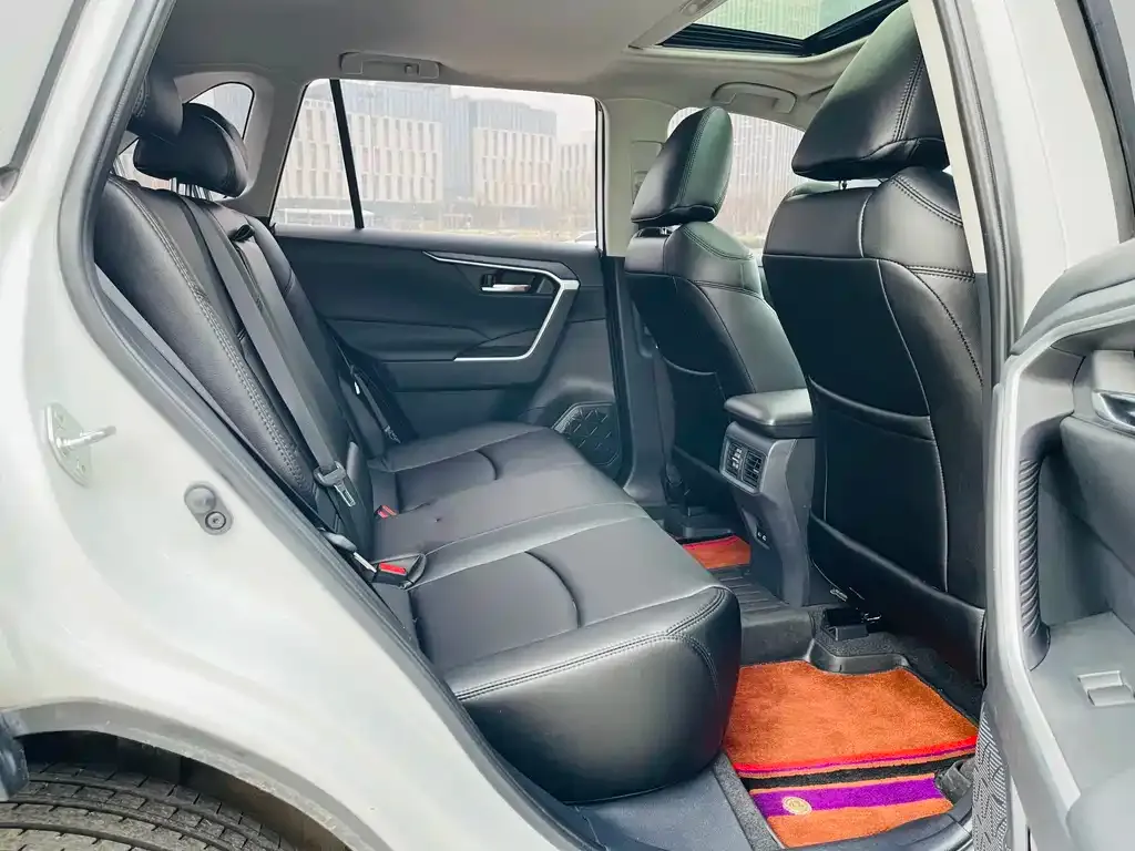 Toyota RAV4 2023 из CN, фото 10