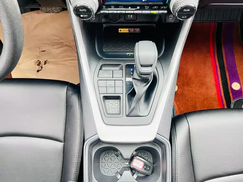Toyota RAV4 2023 из CN, фото 2