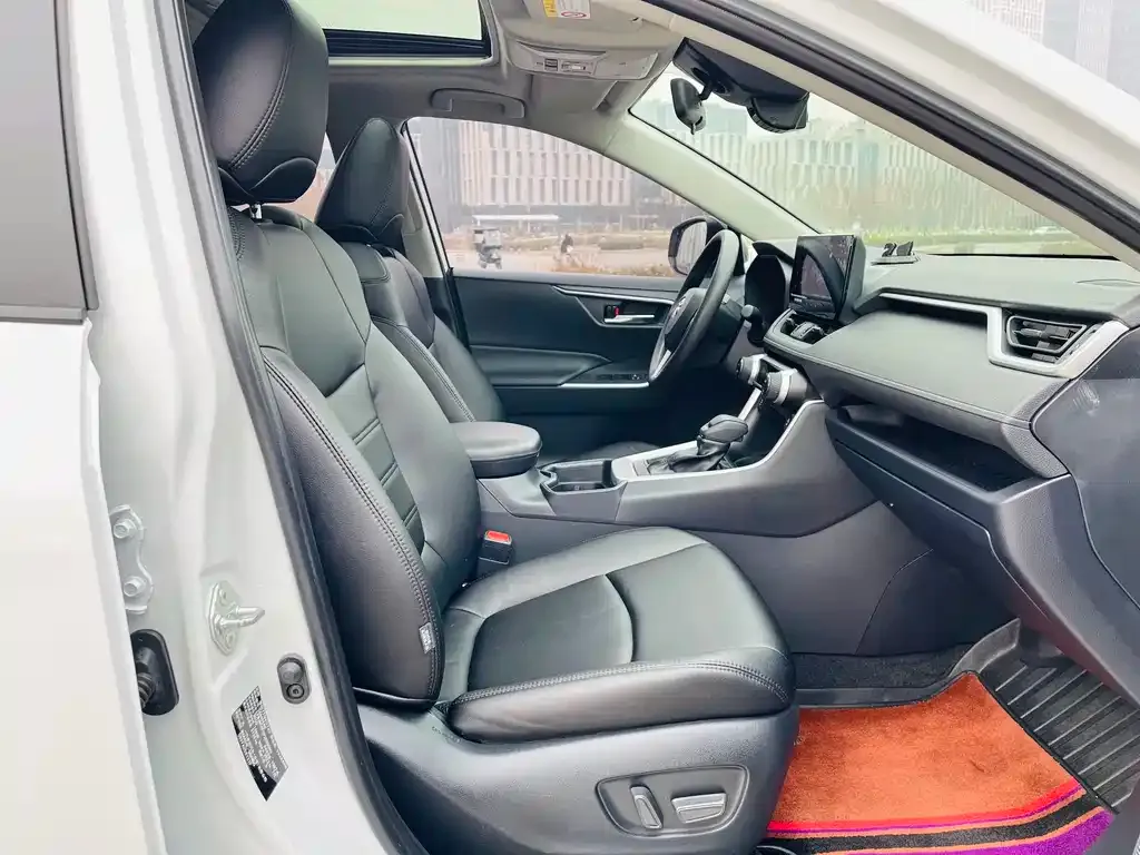 Toyota RAV4 2023 из CN, фото 4