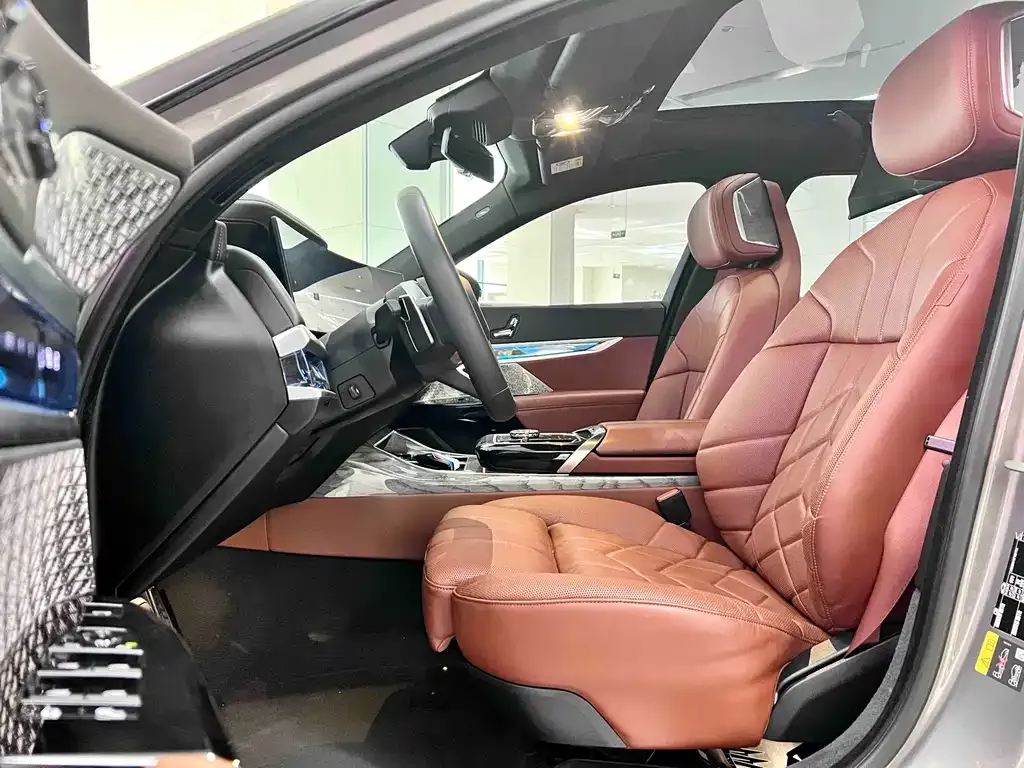 BMW i7 2023 из CN, фото 5