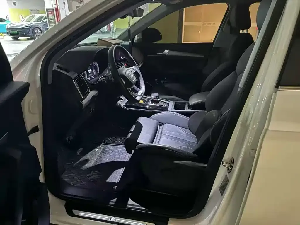 Audi Q5L 2022 из CN, фото 2