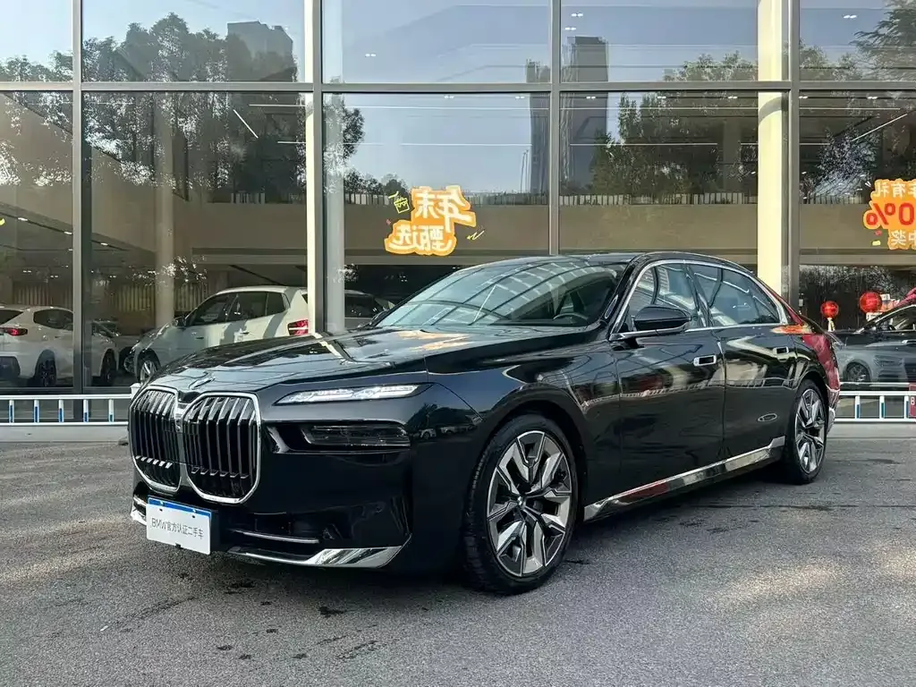 BMW 7 Series — фото 1