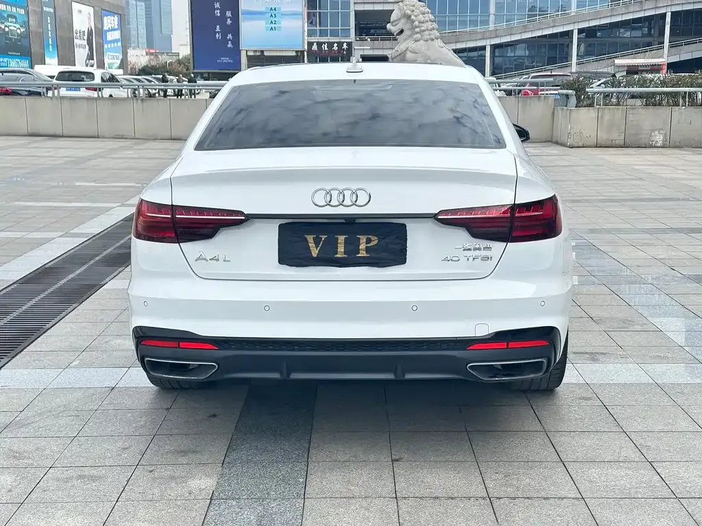 Audi A4L 2022 из CN, фото 10