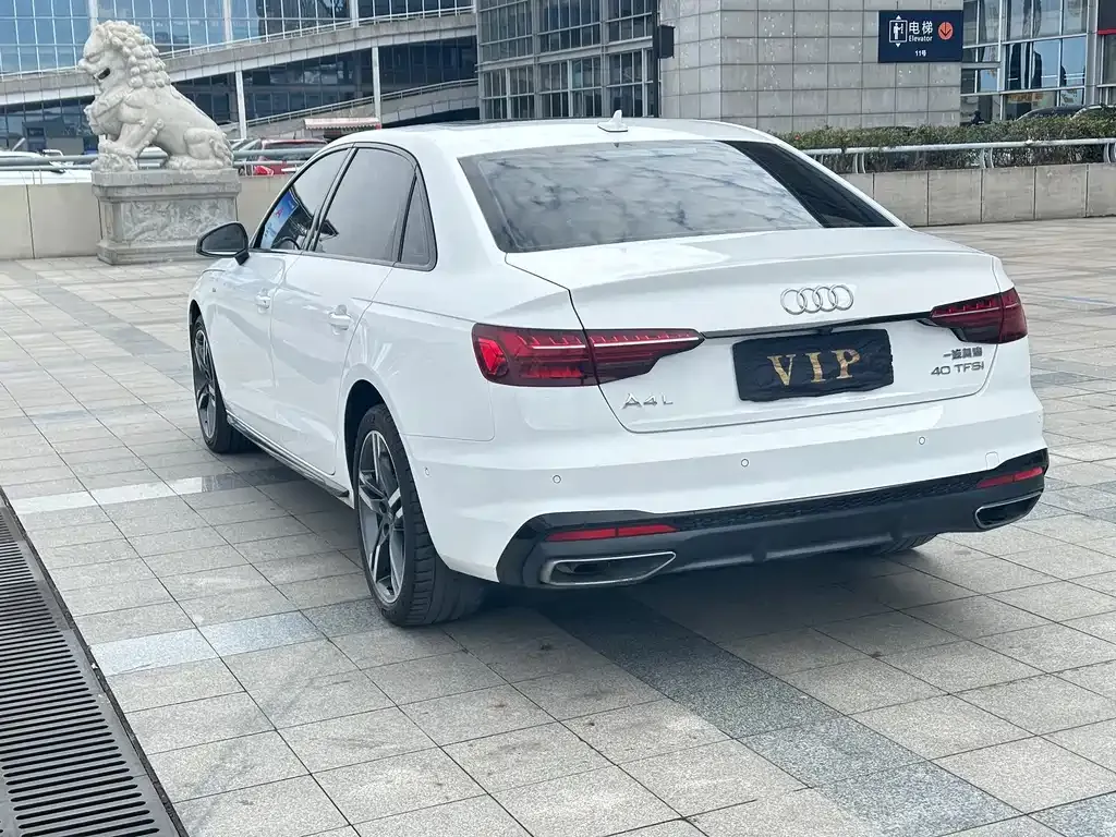 Audi A4L 2022 из CN, фото 7