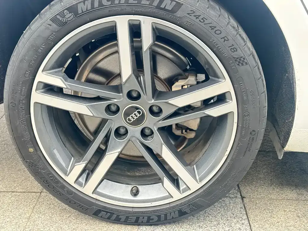Audi A4L 2022 из CN, фото 9