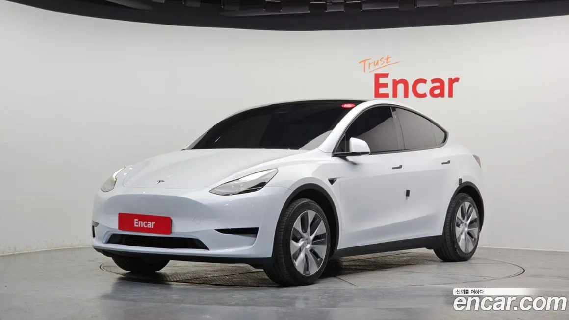 Tesla Model Y — фото 1