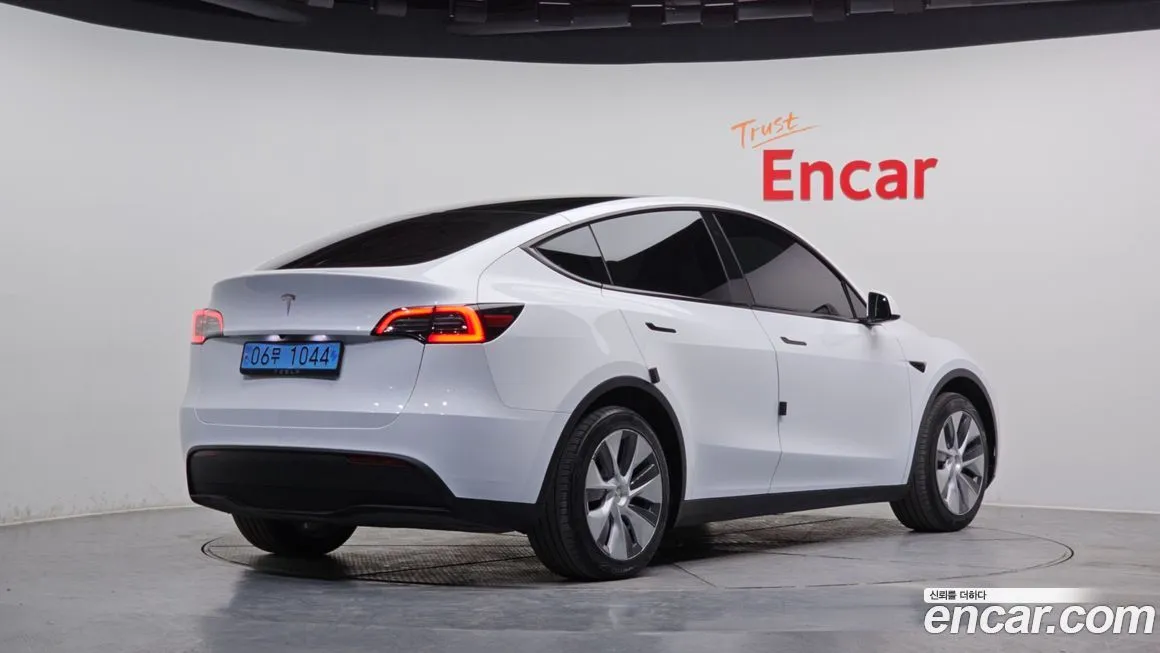 Tesla Model Y — фото 9