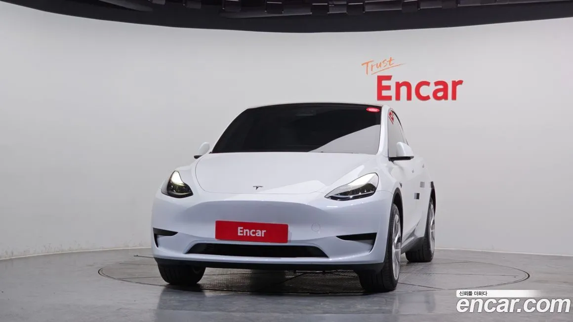 Tesla Model Y — фото 10