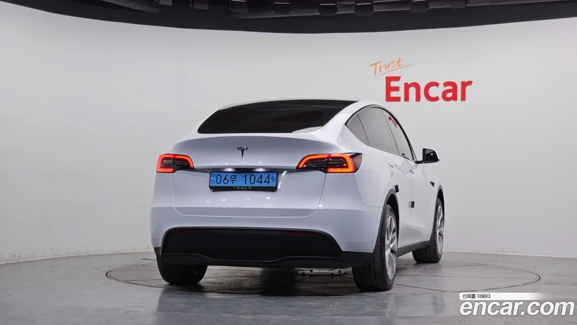 Tesla Model Y — фото 7