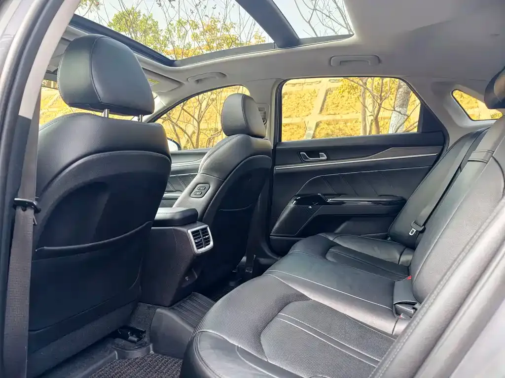 Kia K5 2023 из CN, фото 8