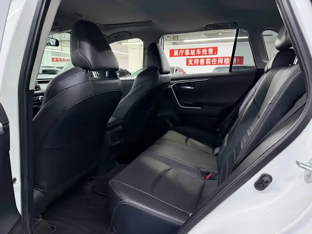 Toyota Wildlander 2022 из CN, фото 3