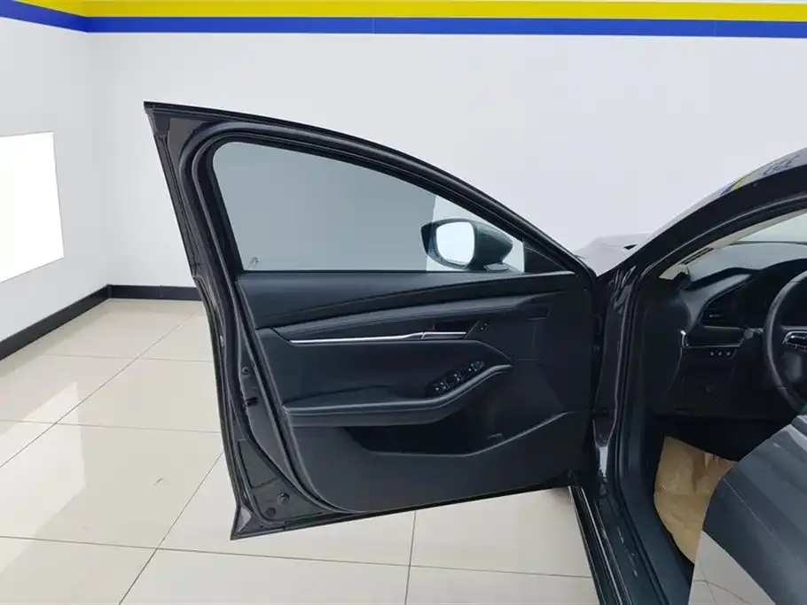 Mazda 3 Axela 2023 из CN, фото 4