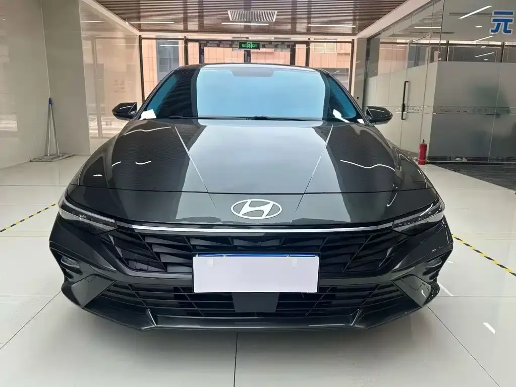 Hyundai Elantra — фото 2