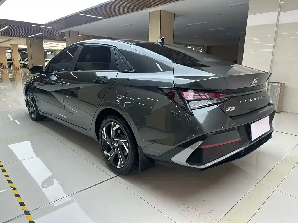 Hyundai Elantra — фото 5