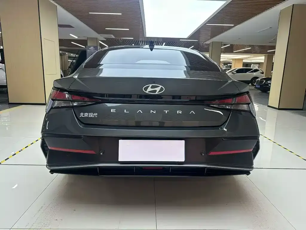 Hyundai Elantra — фото 3