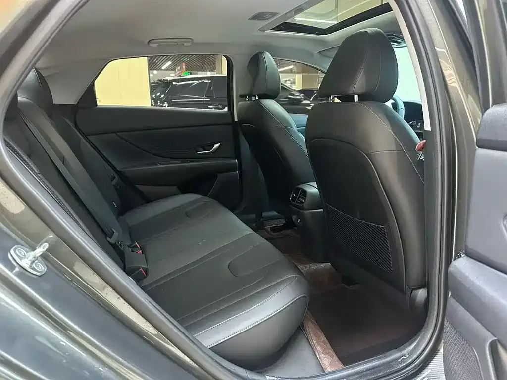 Hyundai Elantra — фото 4